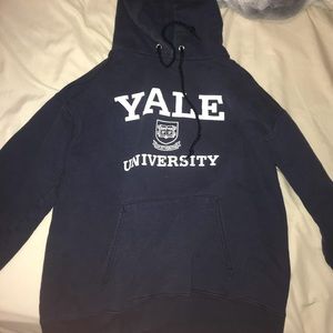 Yale Sweatshirt size small